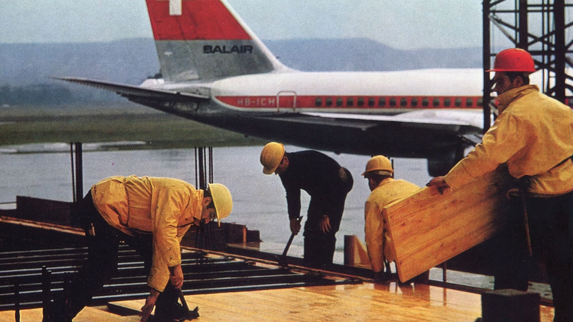 Schalungsarbeiten am Flughafen Zürich, 1970