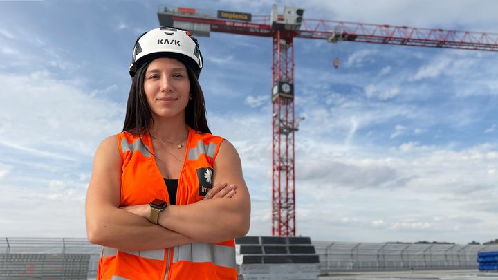 À toute vitesse : le parcours de Havva vers la direction des travaux