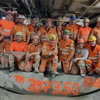Zweite Röhre Gotthard-Tunnel: erste Tunnelbohrmaschine «Carla» am Ziel