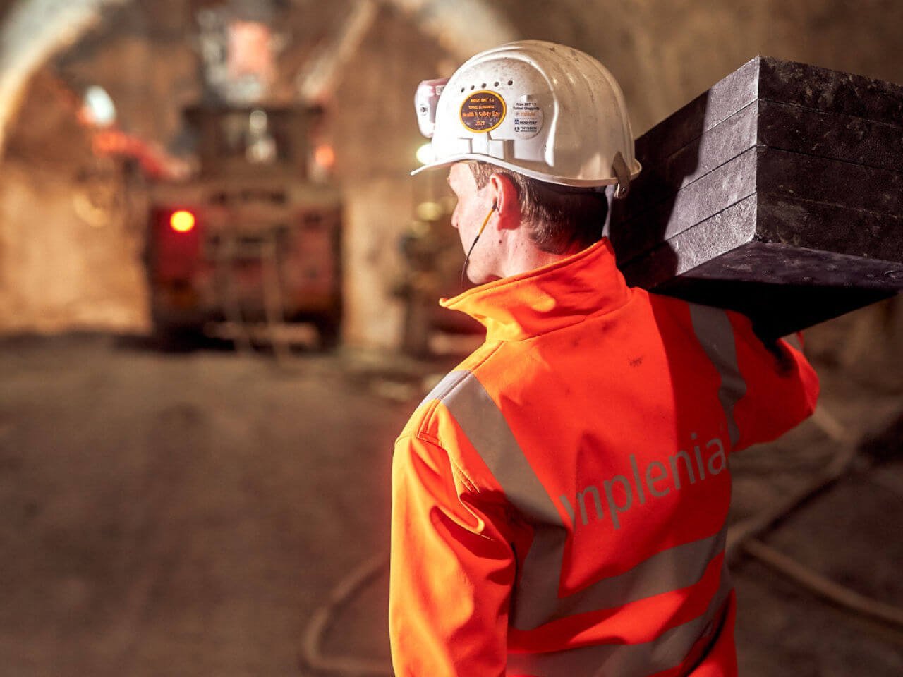 The newly developed HS-EPS yielding element weighs just under 20 kg and can thus be installed by one person The newly developed HS-EPS yielding element weighs just under 20 kg and can thus be installed by one person