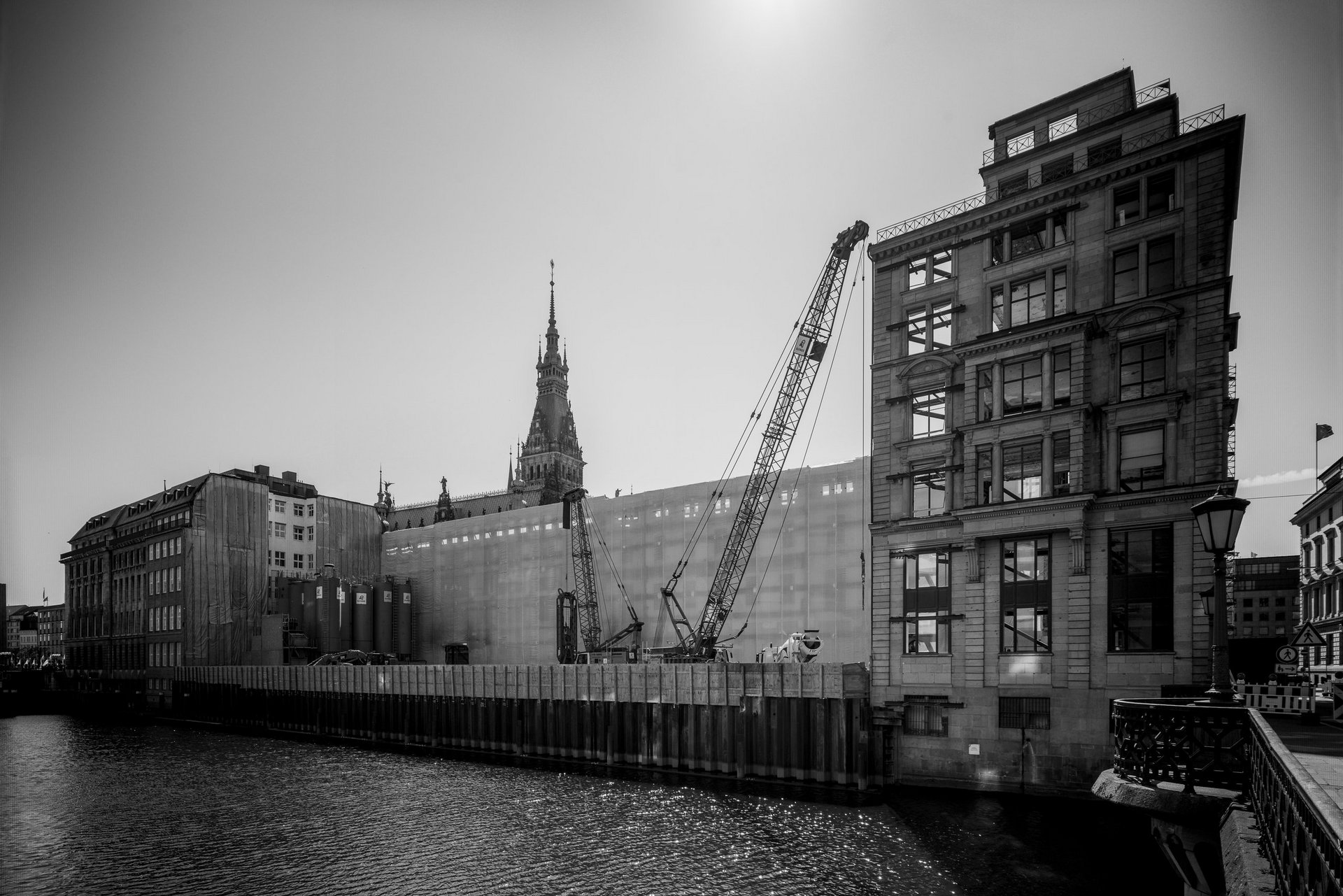 Alter Wall Hamburg Between Alsterfleet, City Hall, Rathausmarkt and Chamber of Commerce